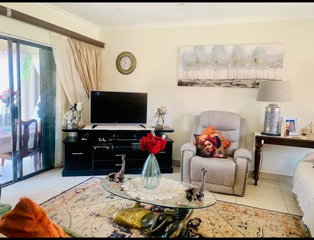 2 BEDROOM RETIREMENT UNIT FOR SALE IN JORDAAN PARK